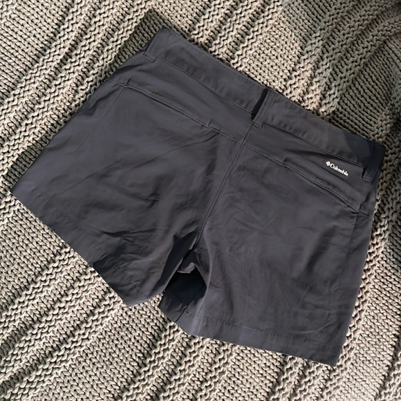 Columbia Women’s Shorts sz 8 - Picture 4 of 8